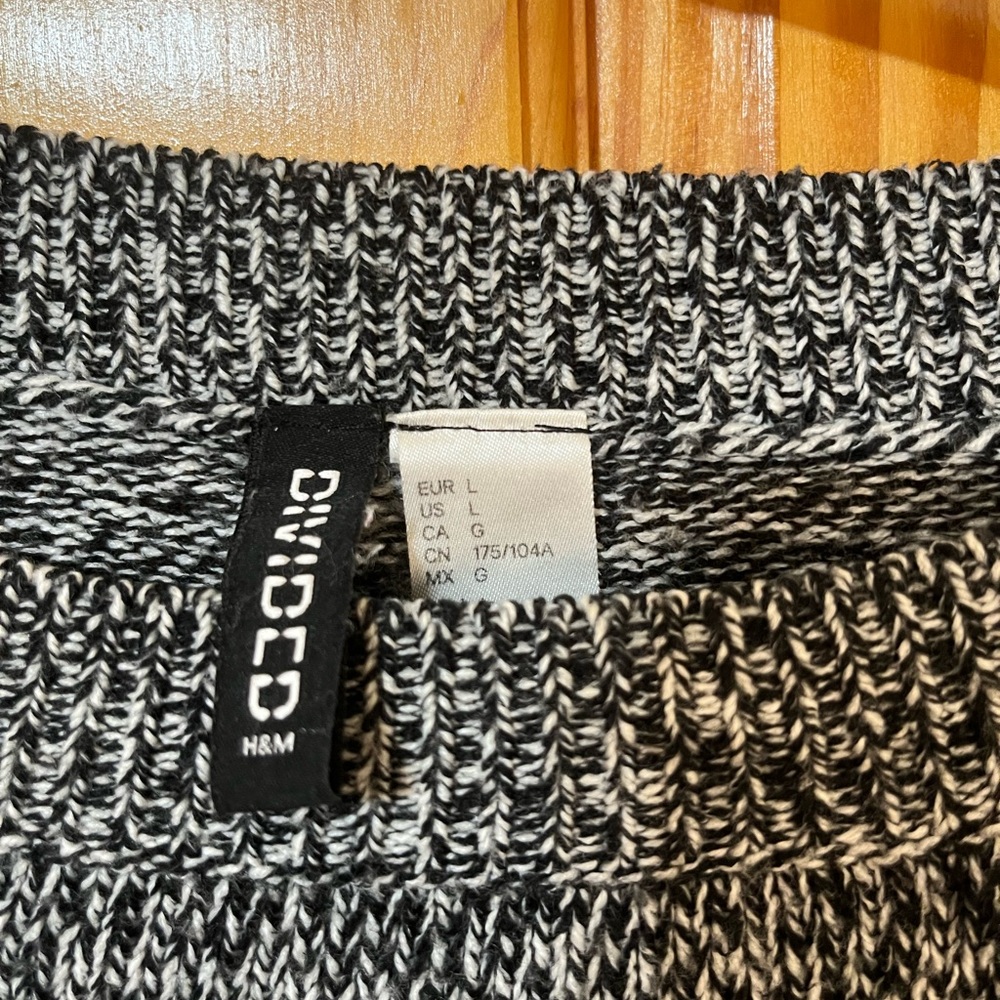 H&M Sweater - Picture 2 of 7